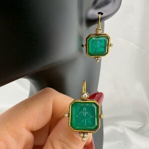 Classic Vintage Green Earrings with Gold Detail – Boss Style